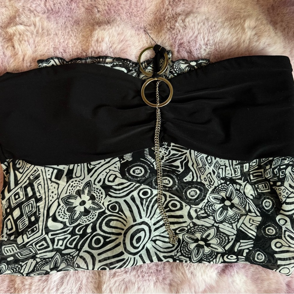 Chic Black and White Women's Tank Top with Chain Detail